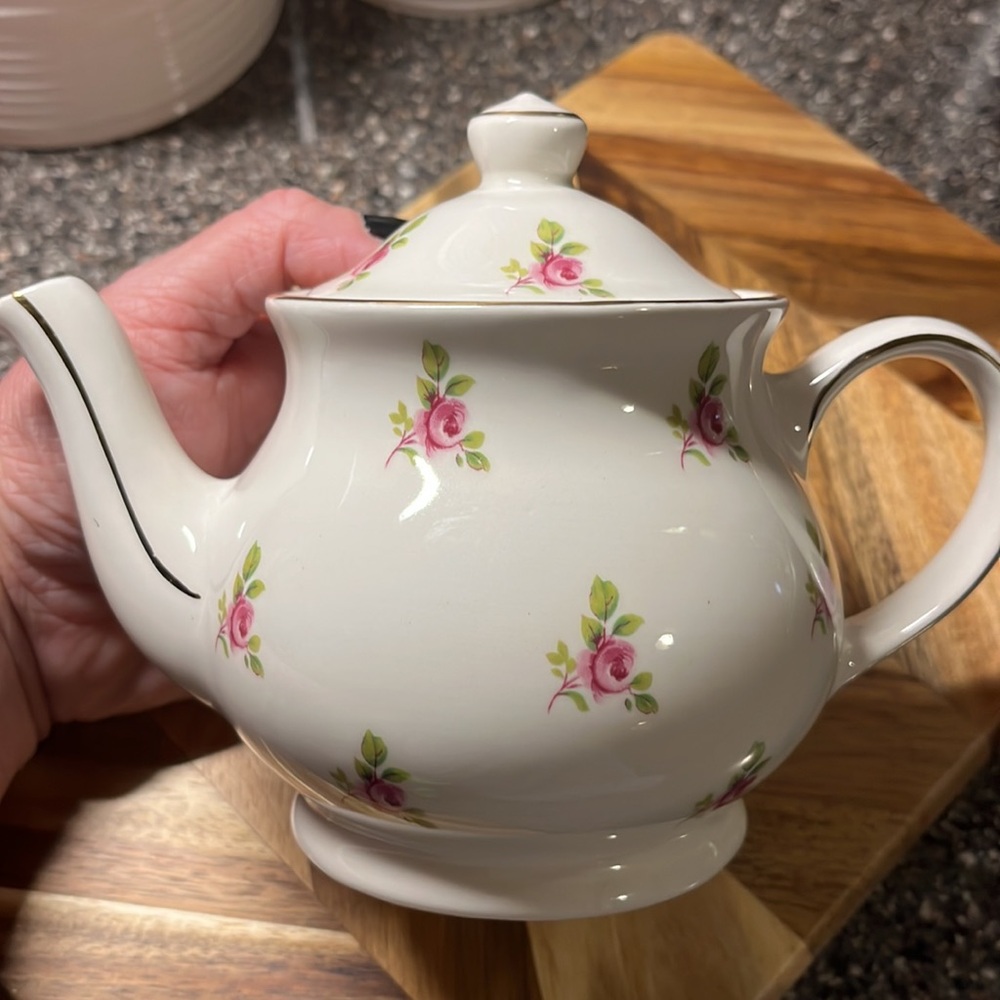 Vintage Sadler Windsor Rose Teapot with Lid.
